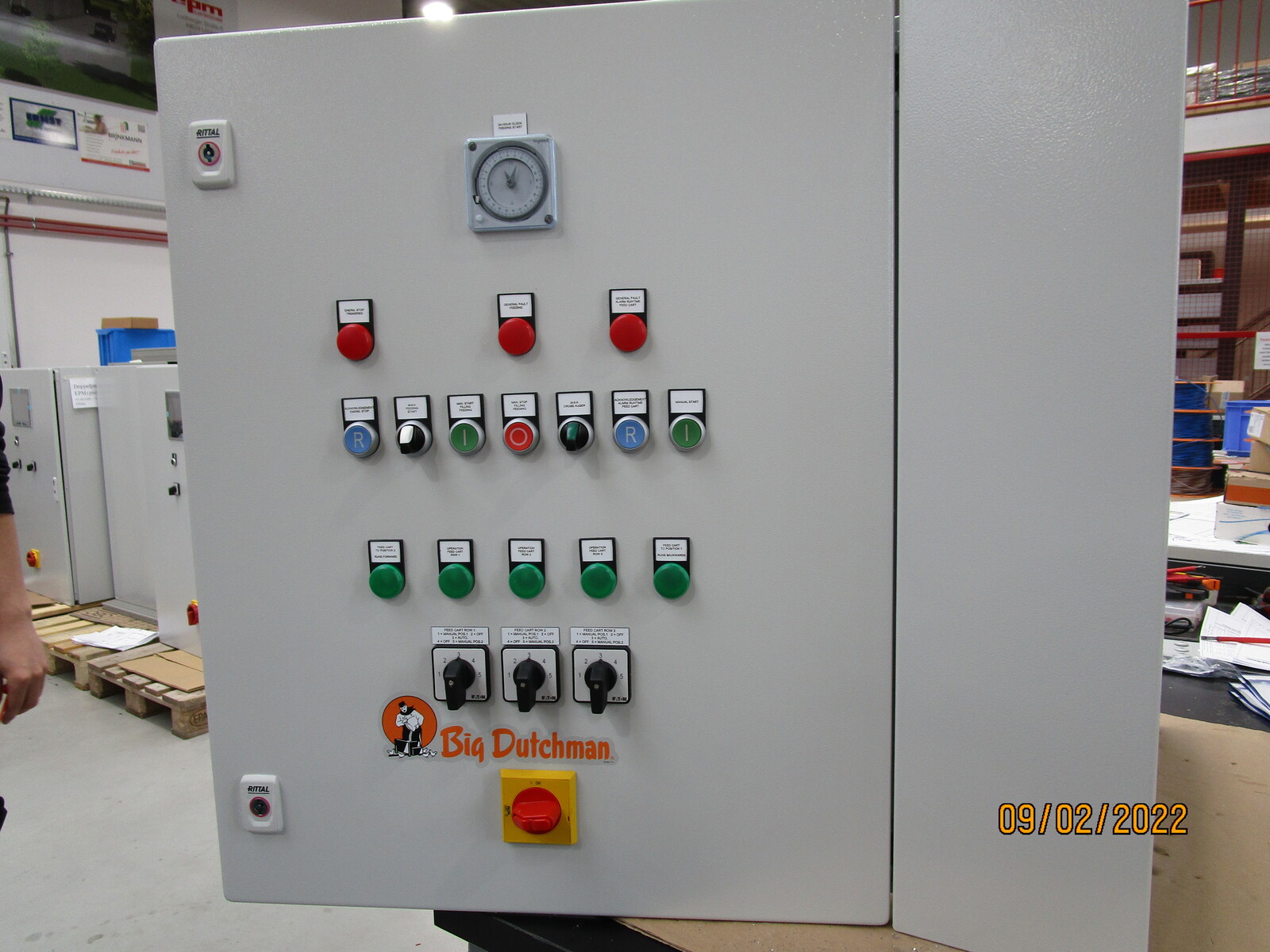 Control cabinet feed carts - 3 rows UV600